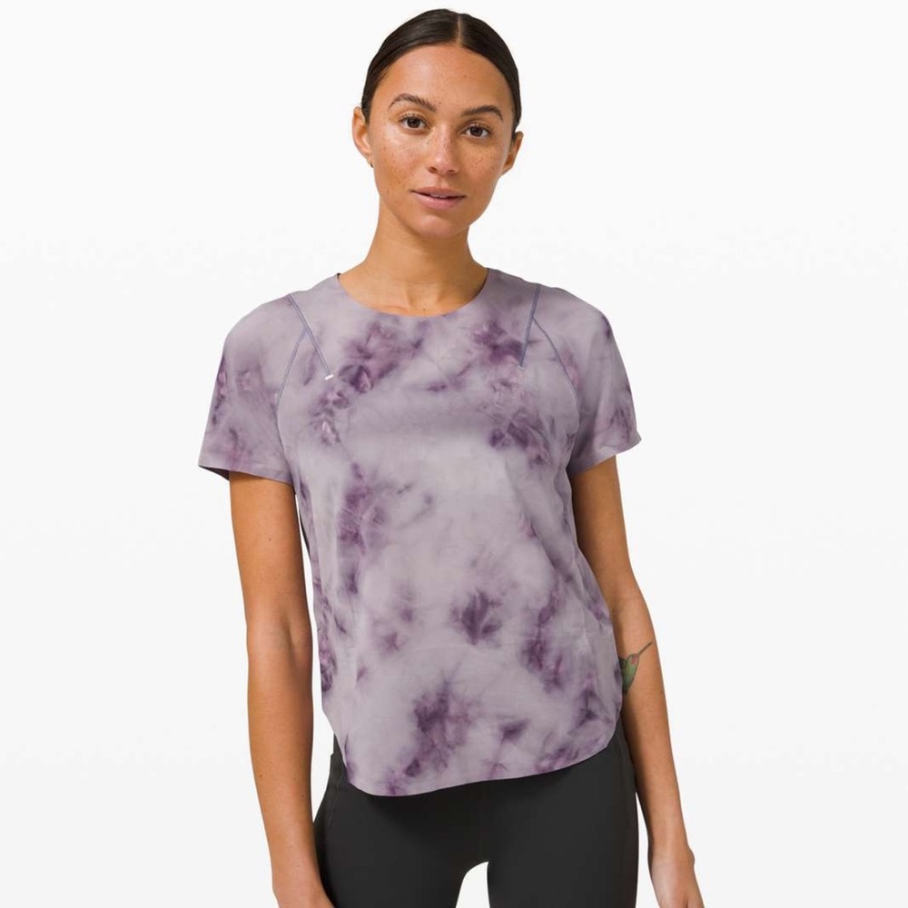 Lululemon Lightweight Run Kit Short Sleeve
Tidal Dye White Grape Thistle | Sz 14